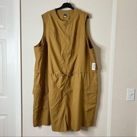 Old Navy StretchTech Sleeveless Zip-Front Cargo Romper - Picture 8 of 11